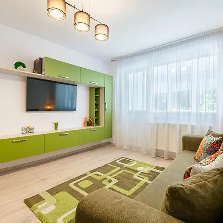 Springhome - Cozy Apartment With Balcony & Parking Brasov Exterior photo