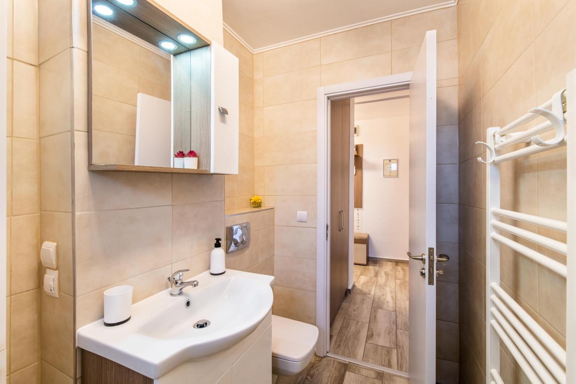 Springhome - Cozy With Balcony & Parking Apartment Brasov
