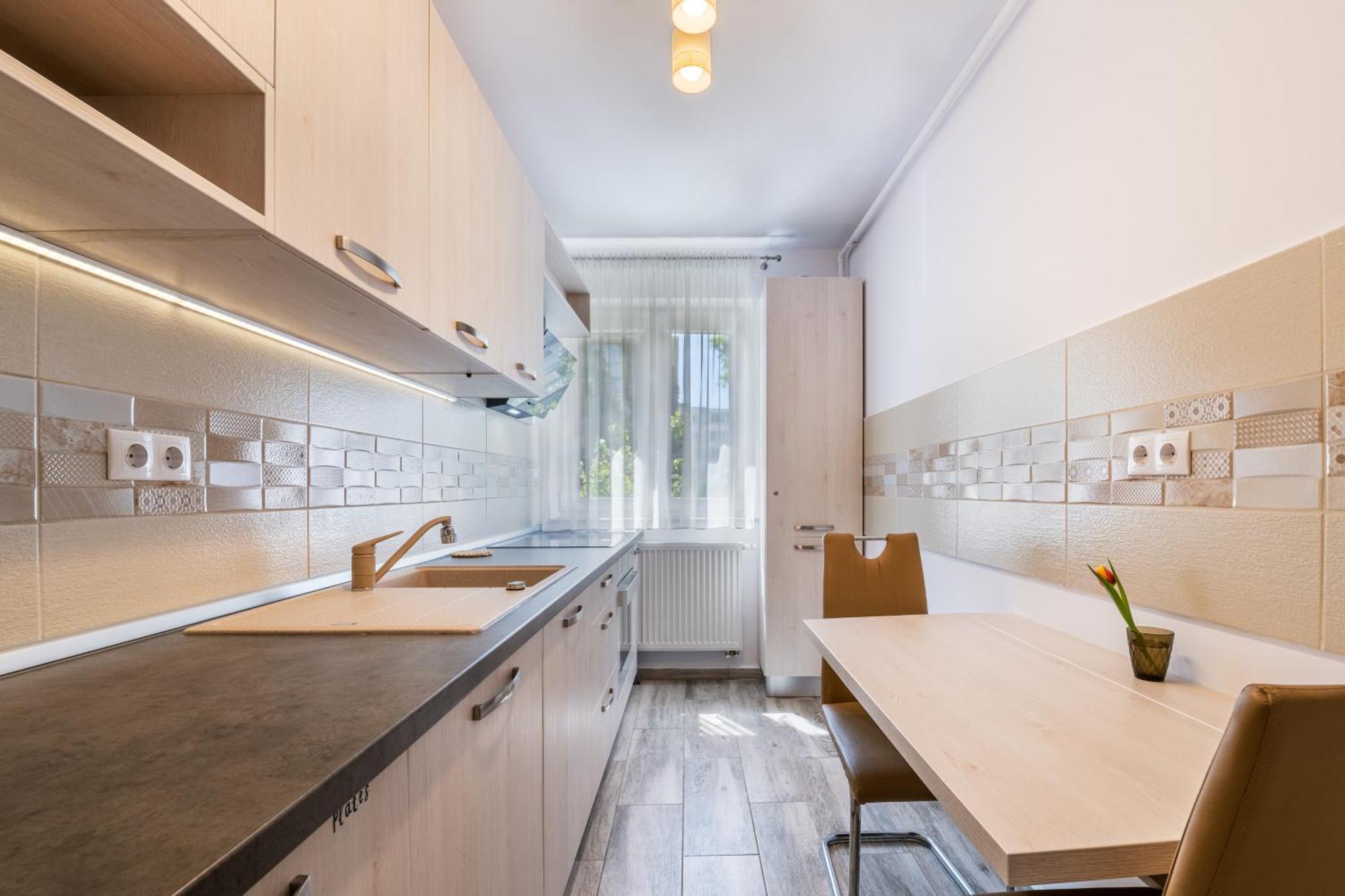 Springhome - Cozy With Balcony & Parking Apartment