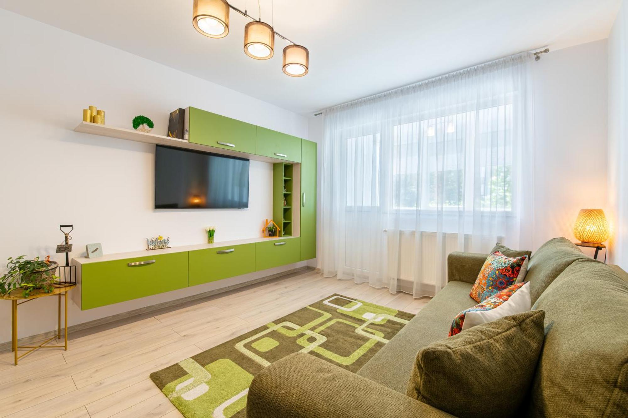 Apartment Springhome - Cozy With Balcony & Parking