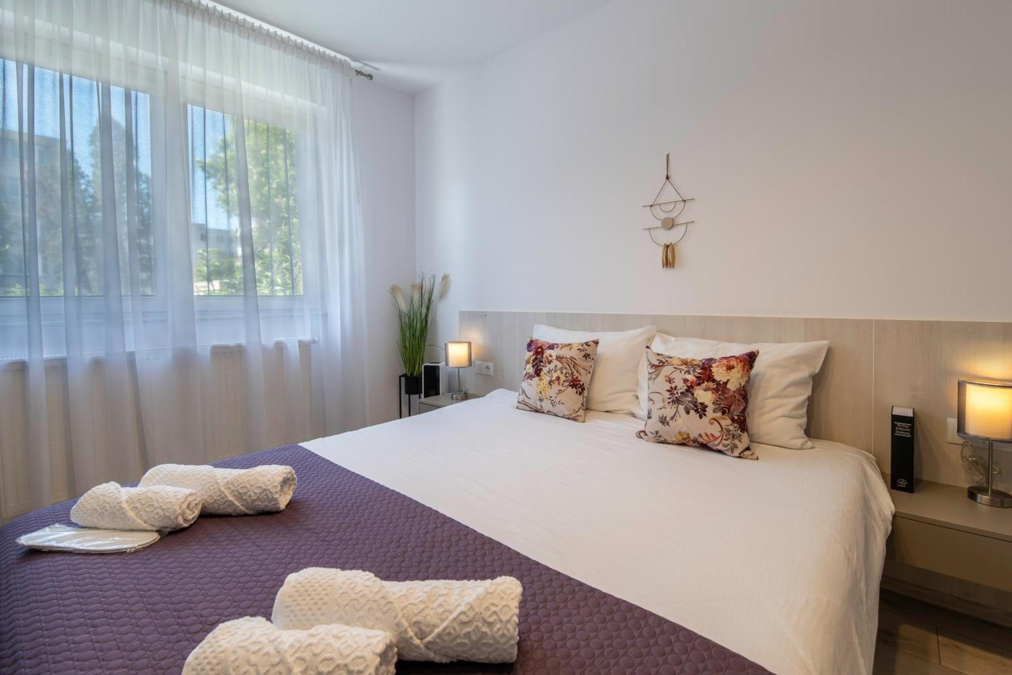 Springhome - Cozy With Balcony & Parking Apartment *
