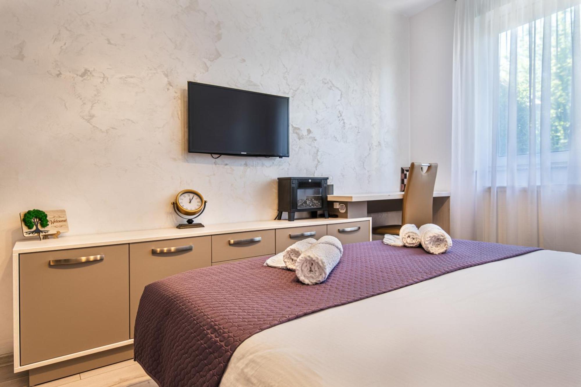 Springhome - Cozy With Balcony & Parking Apartment *