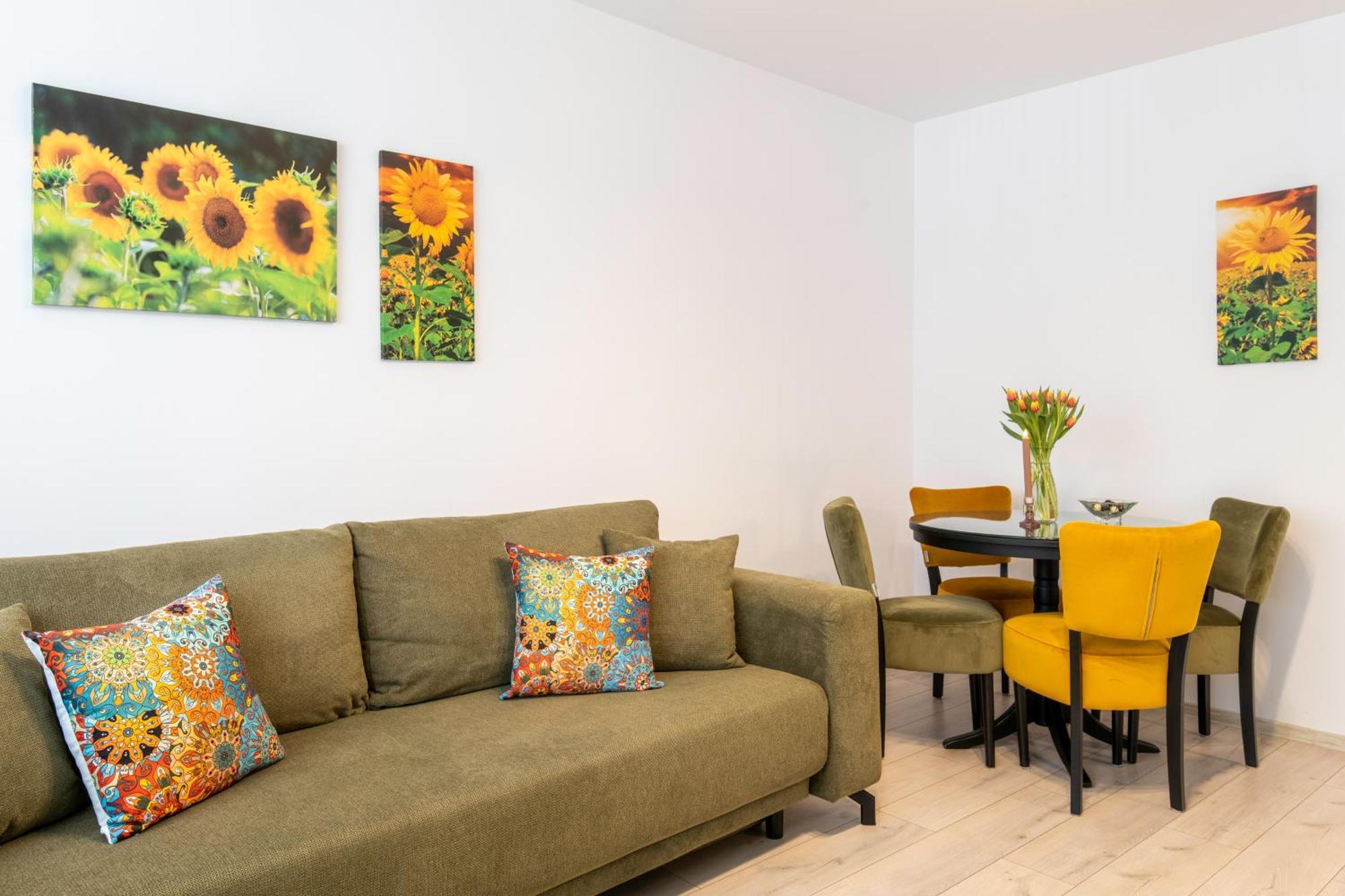Apartment Springhome - Cozy With Balcony & Parking *